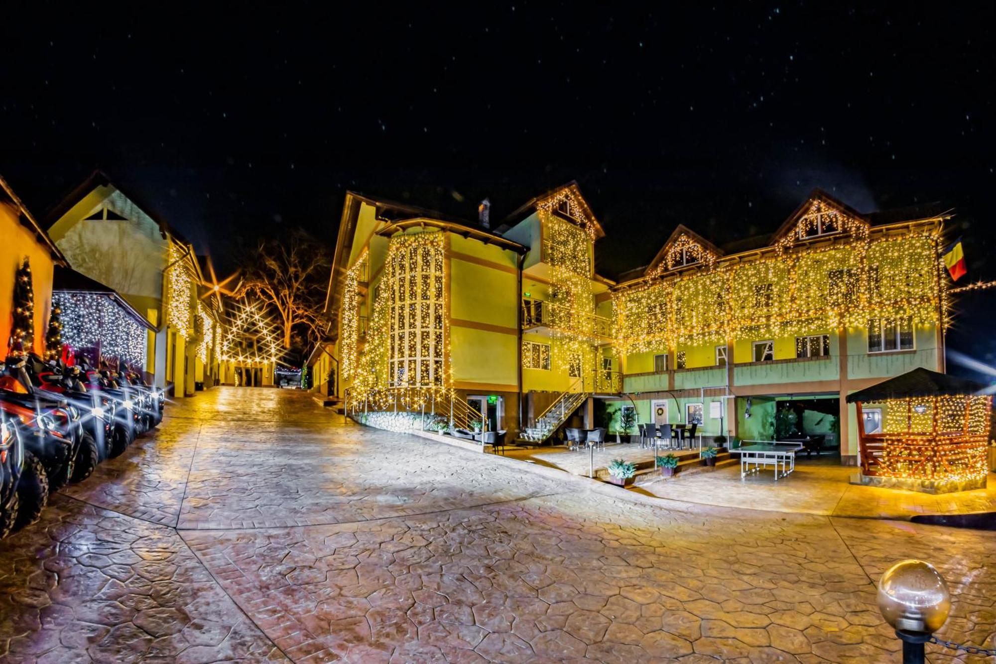 Hotel Pensiunea Mihaela-Transalpina Novaci-Străini Exteriér fotografie