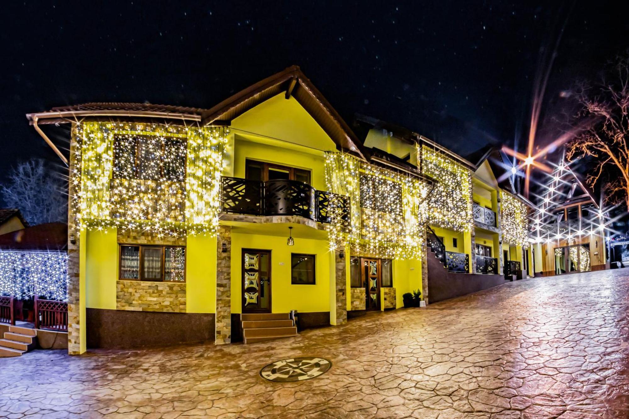 Hotel Pensiunea Mihaela-Transalpina Novaci-Străini Exteriér fotografie