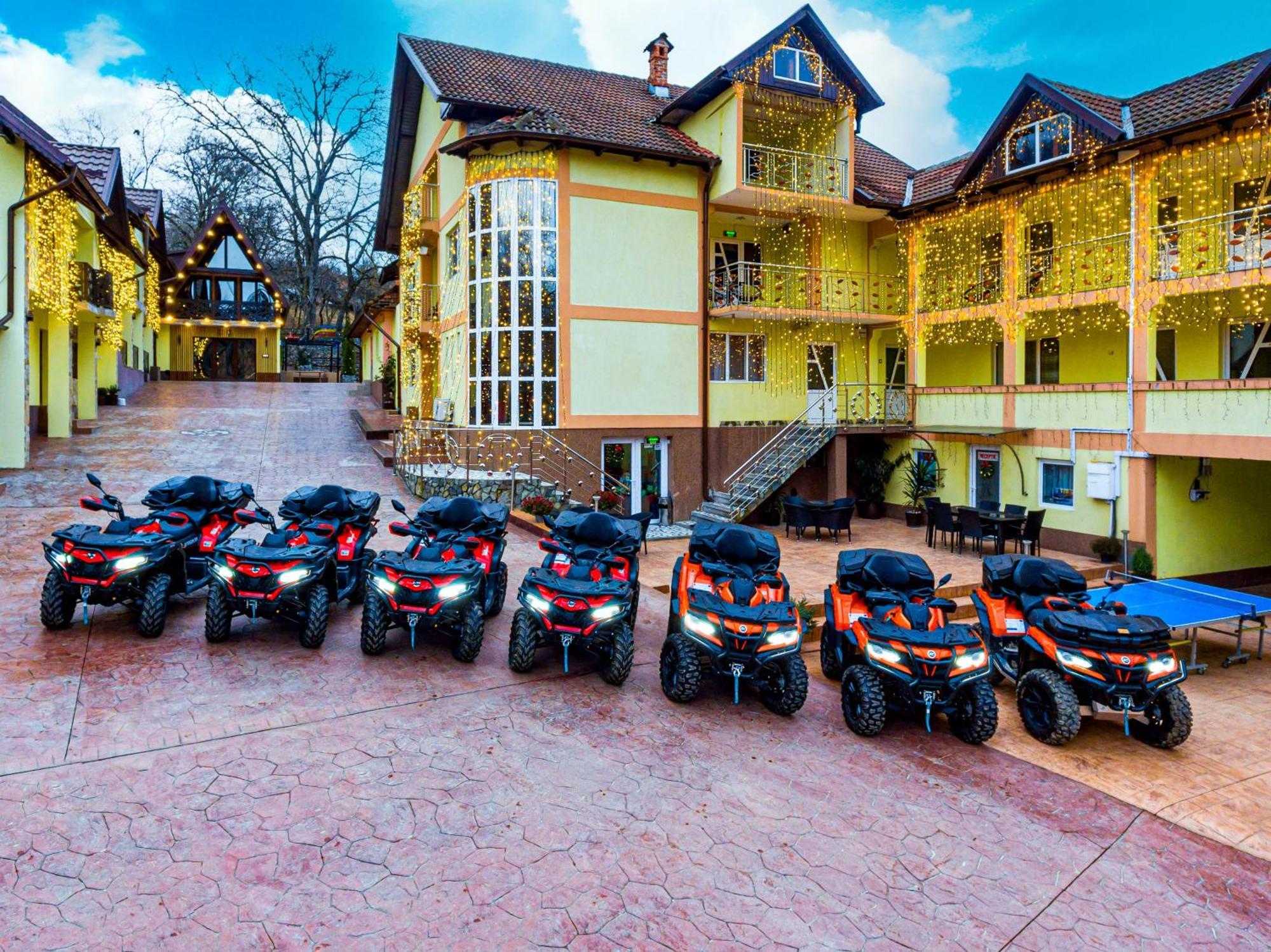 Hotel Pensiunea Mihaela-Transalpina Novaci-Străini Exteriér fotografie