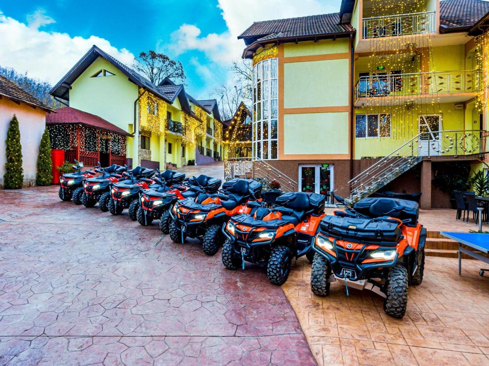 Hotel Pensiunea Mihaela-Transalpina Novaci-Străini Exteriér fotografie