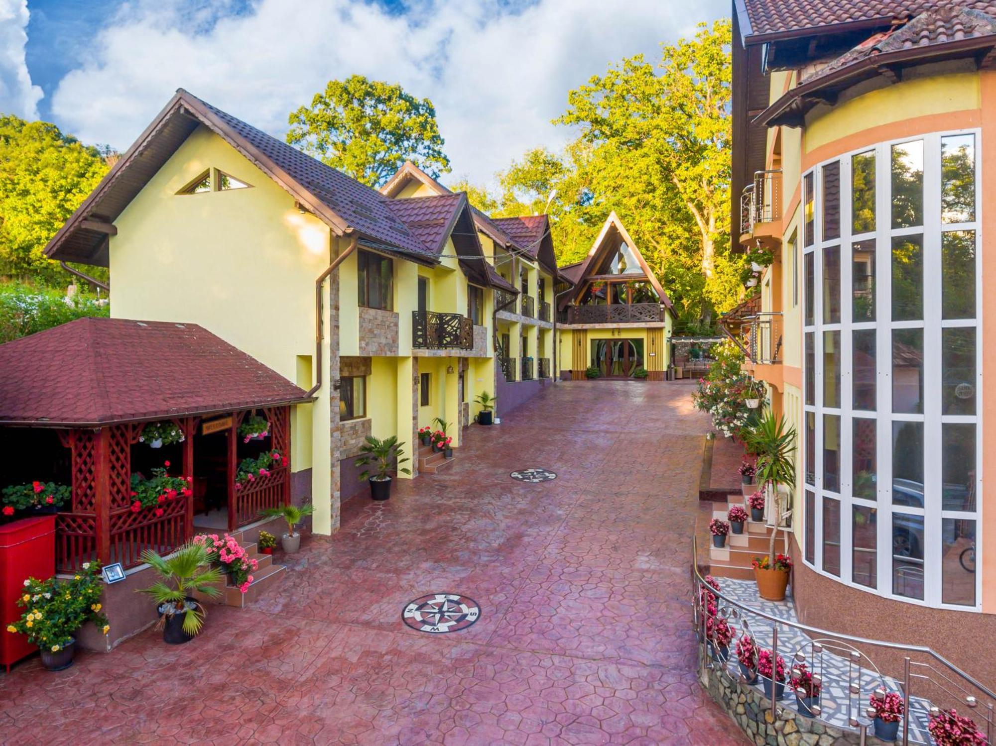 Hotel Pensiunea Mihaela-Transalpina Novaci-Străini Exteriér fotografie