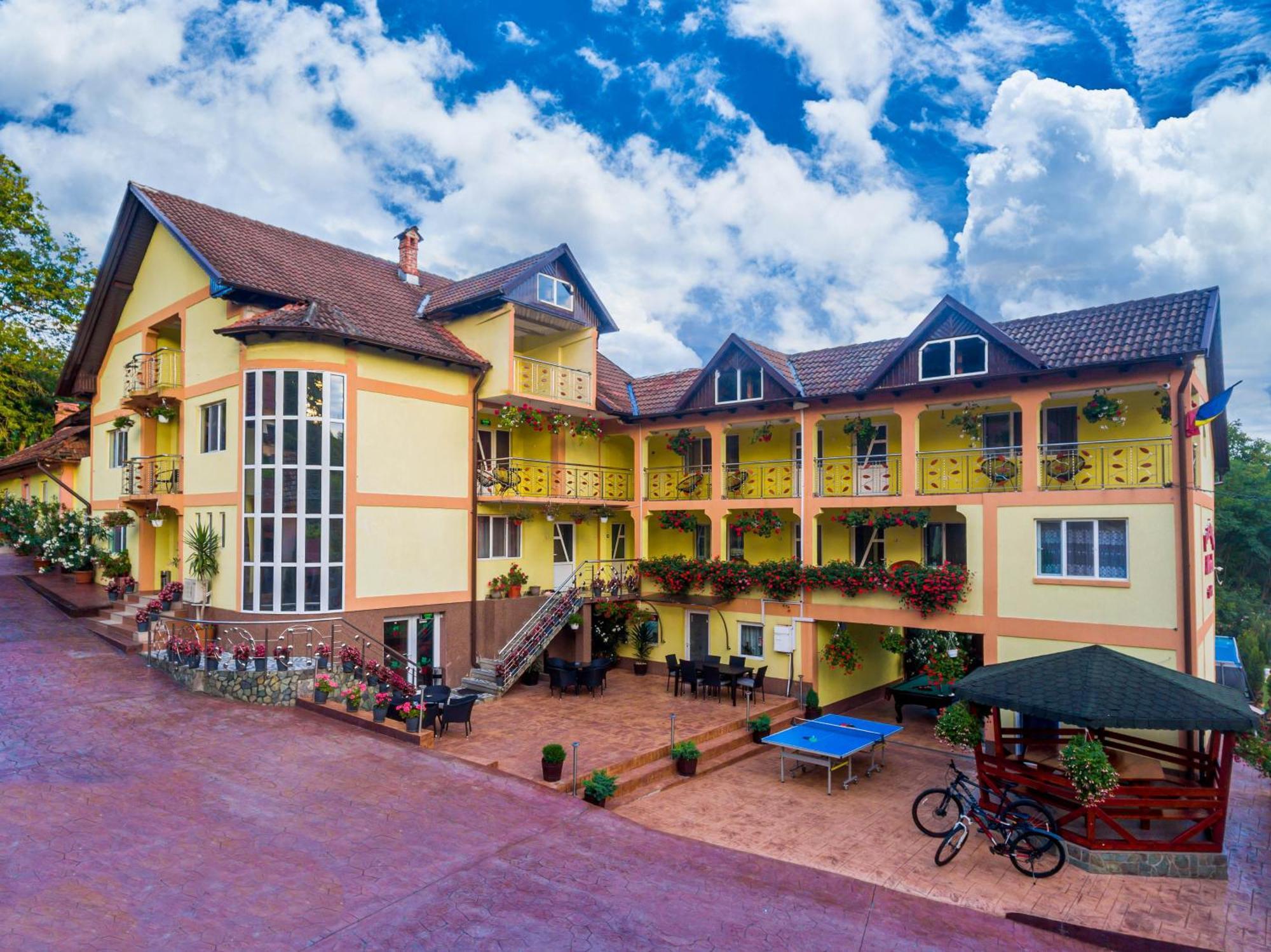 Hotel Pensiunea Mihaela-Transalpina Novaci-Străini Exteriér fotografie