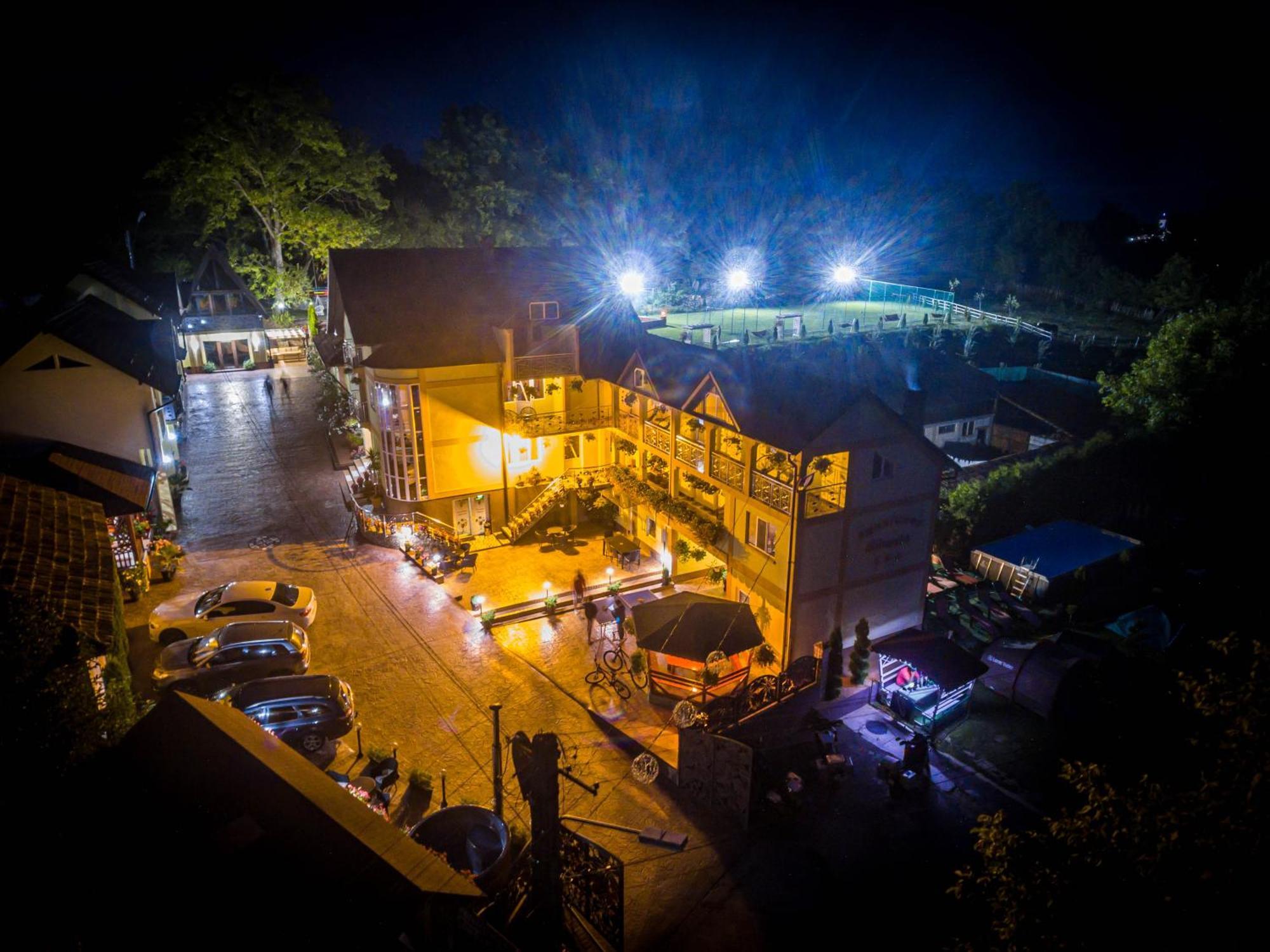 Hotel Pensiunea Mihaela-Transalpina Novaci-Străini Exteriér fotografie