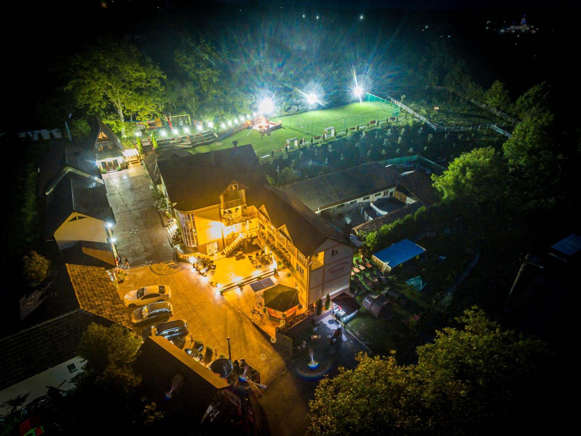 Hotel Pensiunea Mihaela-Transalpina Novaci-Străini Exteriér fotografie