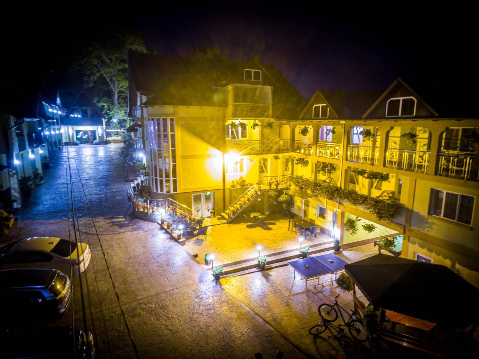 Hotel Pensiunea Mihaela-Transalpina Novaci-Străini Exteriér fotografie